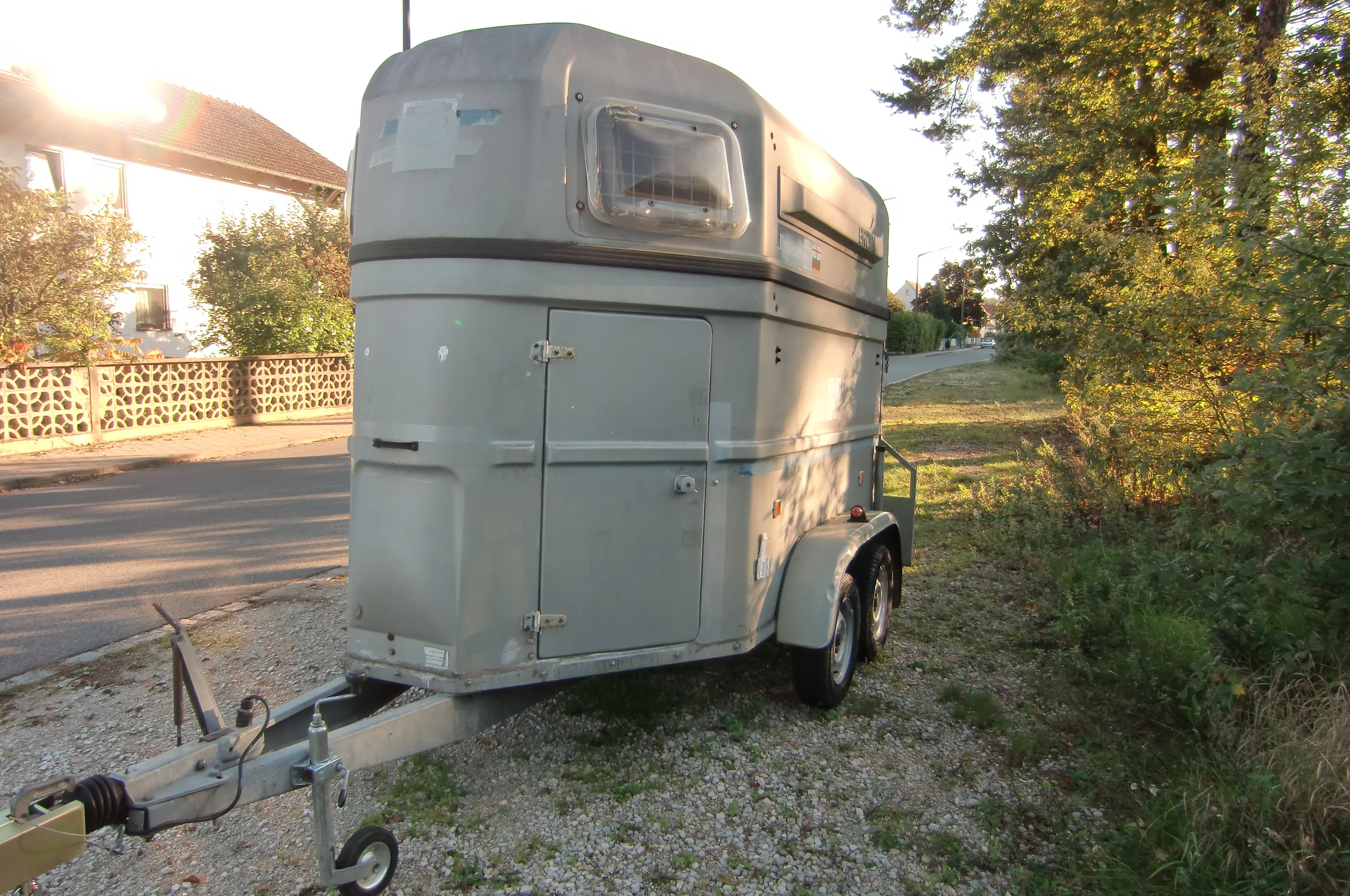 2er Pferdeanhänger - Vollpoly, Krämer, Brown Horseboxes  //  neue Reifen, neuer